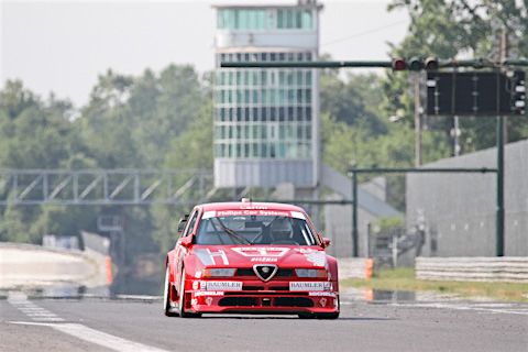 Alfa Romeo auf der Zielgeraden in Monza