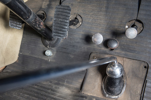 Artikelbild Was die Autofahrer früher noch wussten - Starten des Motors mit dem Fusspedal