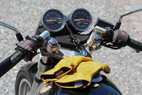 Lenker und Armaturen der Honda XBR 500 S von 1987