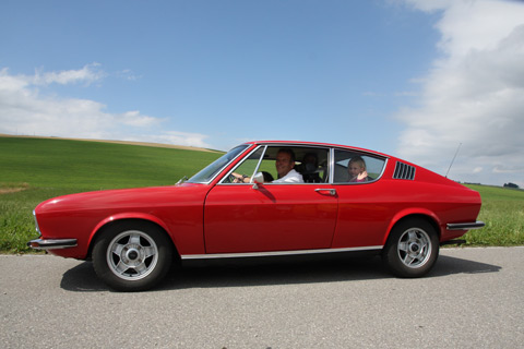 Audi Coupé - Oldtimerausfahrt mit krebskranken Kindern ( Markt Siegenthaler)