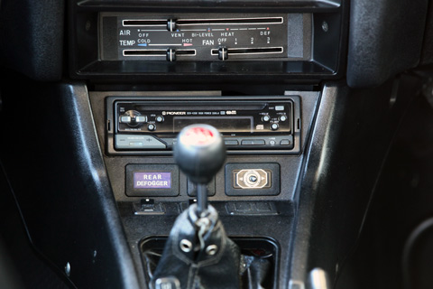 Artikelbild Musikgenuss im Auto und der Schaden an der Originalität