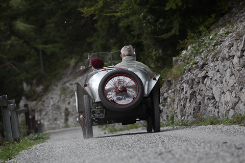 Bugatti an der Ausfahrt "Amilcar Suisse Grisons 2017"