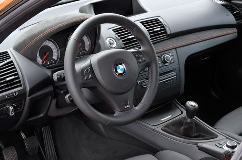 Cockpit des BMW 1 M Coupé von 2011 (© BMW AG)