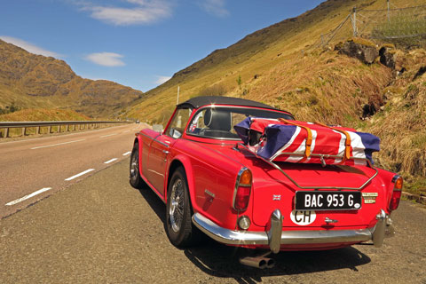 Triumph TR 5 in den Highlands (© Arnold Bachmann)
