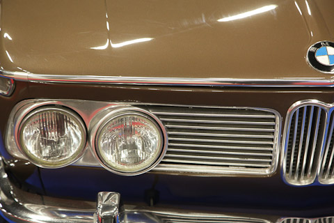 BMW 1600 mit integrierten Zusatzscheinwerfern