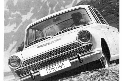Ford Cortina im Powerslide von 1966