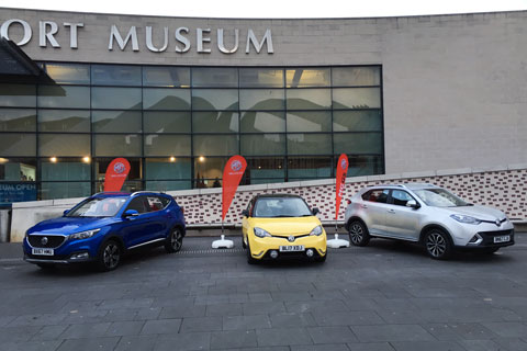 MG-Neuwagen vor dem Coventry Transport Museum im November 2017
