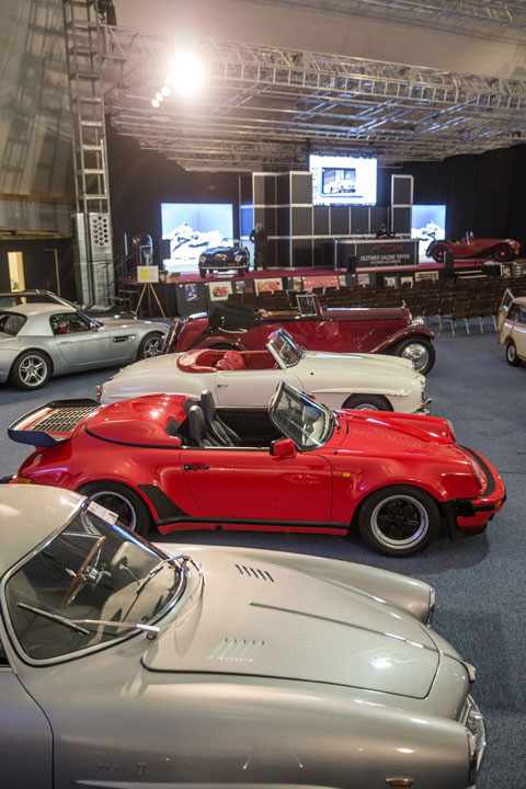 44 Auto-Klassiker (inkl. 1 Traktor) an der Versteigerung der Oldtimer Galerie in Gstaad (© Daniel Reinhard)