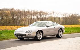 Jaguar XKR Coupe (2001)