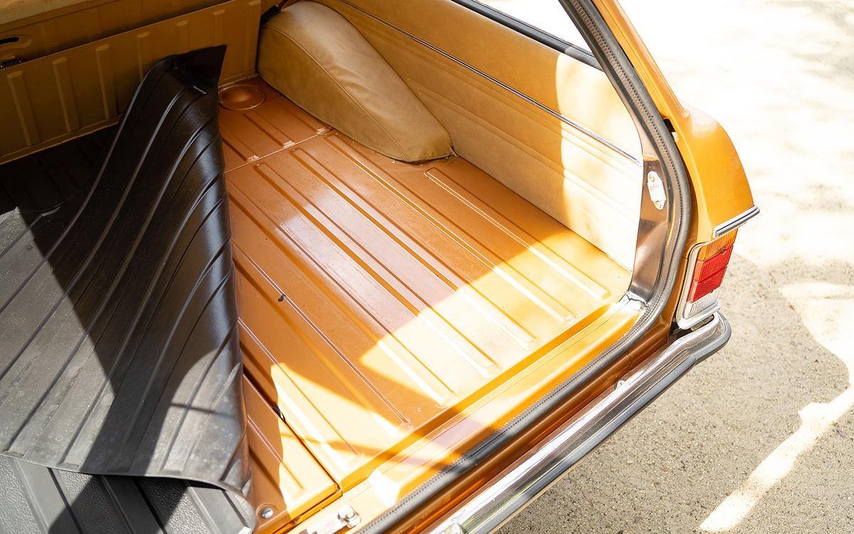 Bild 47 50 vom Fahrzeug-Verkaufsinserat Ford granada Turnier 2.3 1976 24.000 km Originalzustand