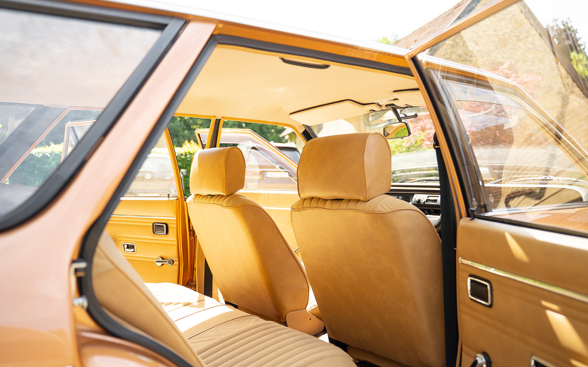 Bild 33 50 vom Fahrzeug-Verkaufsinserat Ford granada Turnier 2.3 1976 24.000 km Originalzustand