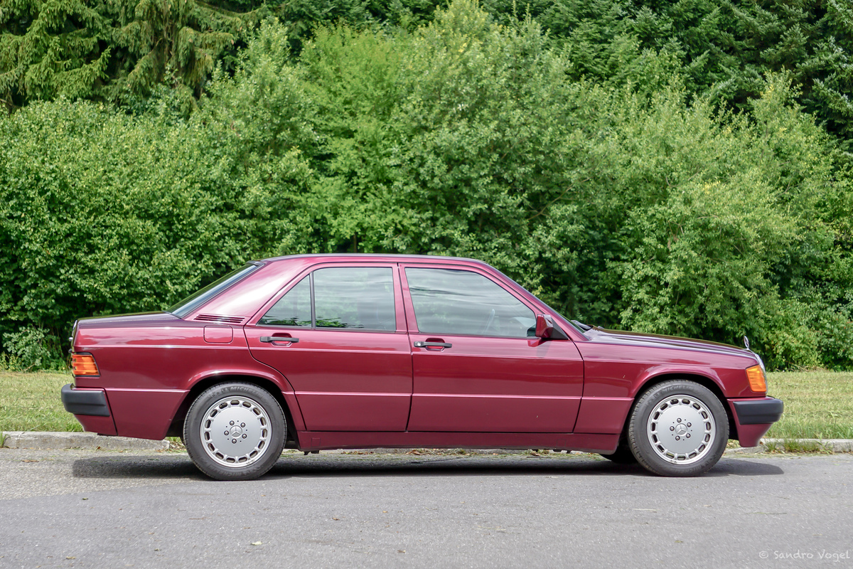Bild 10 48 vom Fahrzeug-Verkaufsinserat Mercedes-Benz 190 E 1.8 Avantgarde rosso Nr. 208 280 1992 neuwertig - limitiertes Sondermodell Nr. 208 280 - garantierte Kilometer - aus 2. Hand - Service + MFK mit Veteraneneintrag