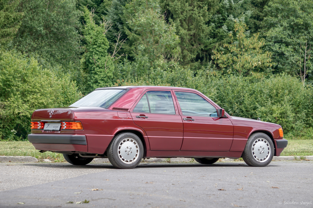 Bild 2 48 vom Fahrzeug-Verkaufsinserat Mercedes-Benz 190 E 1.8 Avantgarde rosso Nr. 208 280 1992 neuwertig - limitiertes Sondermodell Nr. 208 280 - garantierte Kilometer - aus 2. Hand - Service + MFK mit Veteraneneintrag