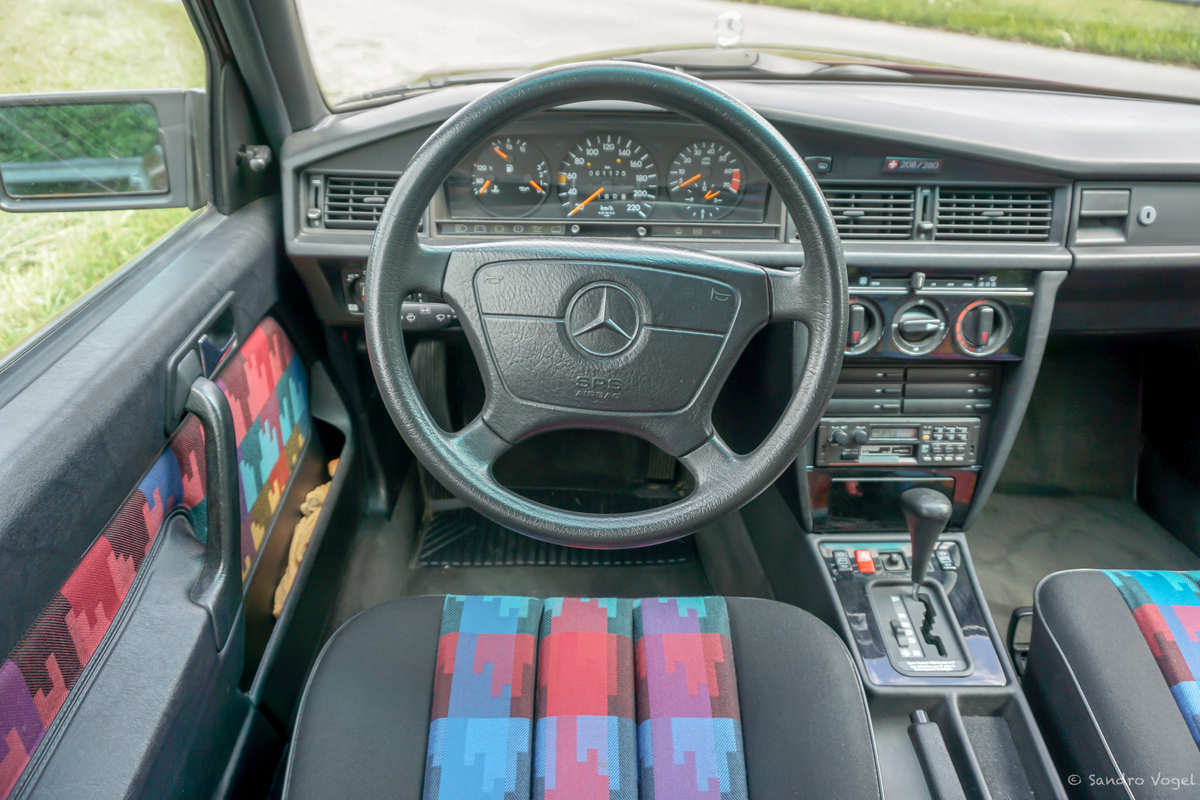 Bild 25 48 vom Fahrzeug-Verkaufsinserat Mercedes-Benz 190 E 1.8 Avantgarde rosso Nr. 208 280 1992 neuwertig - limitiertes Sondermodell Nr. 208 280 - garantierte Kilometer - aus 2. Hand - Service + MFK mit Veteraneneintrag