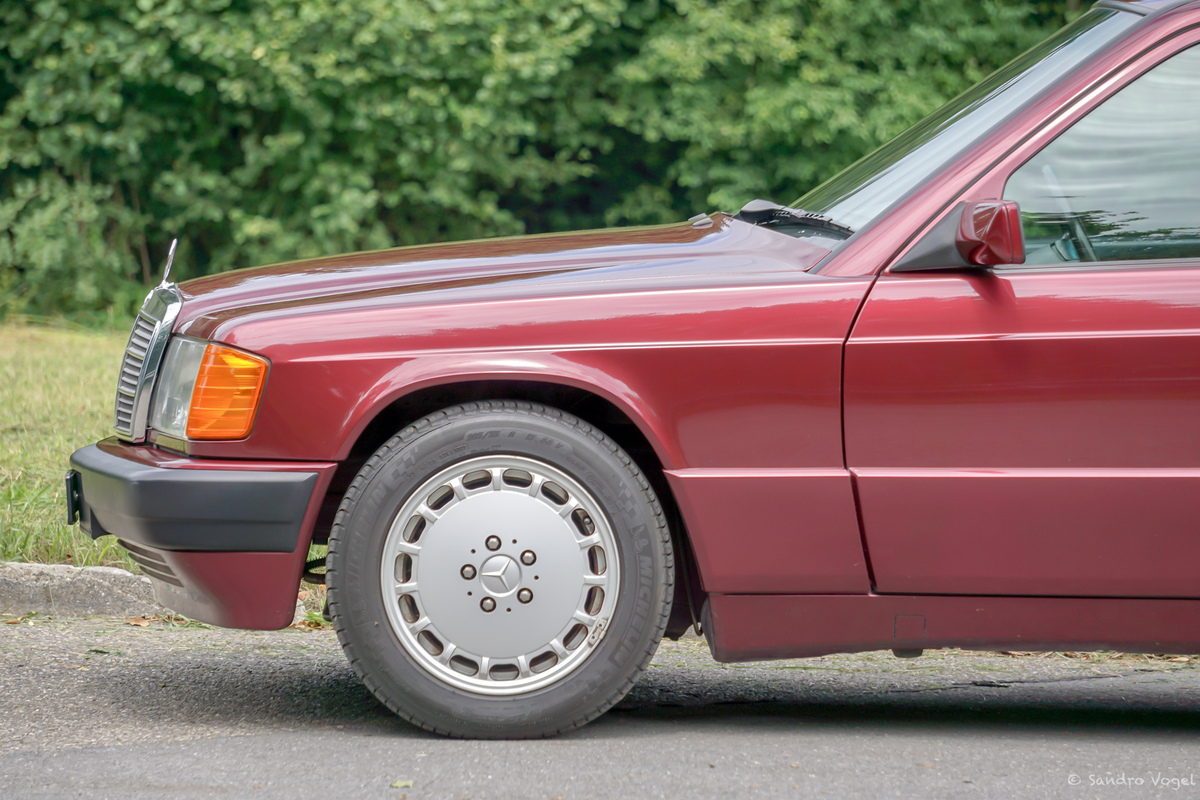 Bild 8 48 vom Fahrzeug-Verkaufsinserat Mercedes-Benz 190 E 1.8 Avantgarde rosso Nr. 208 280 1992 neuwertig - limitiertes Sondermodell Nr. 208 280 - garantierte Kilometer - aus 2. Hand - Service + MFK mit Veteraneneintrag