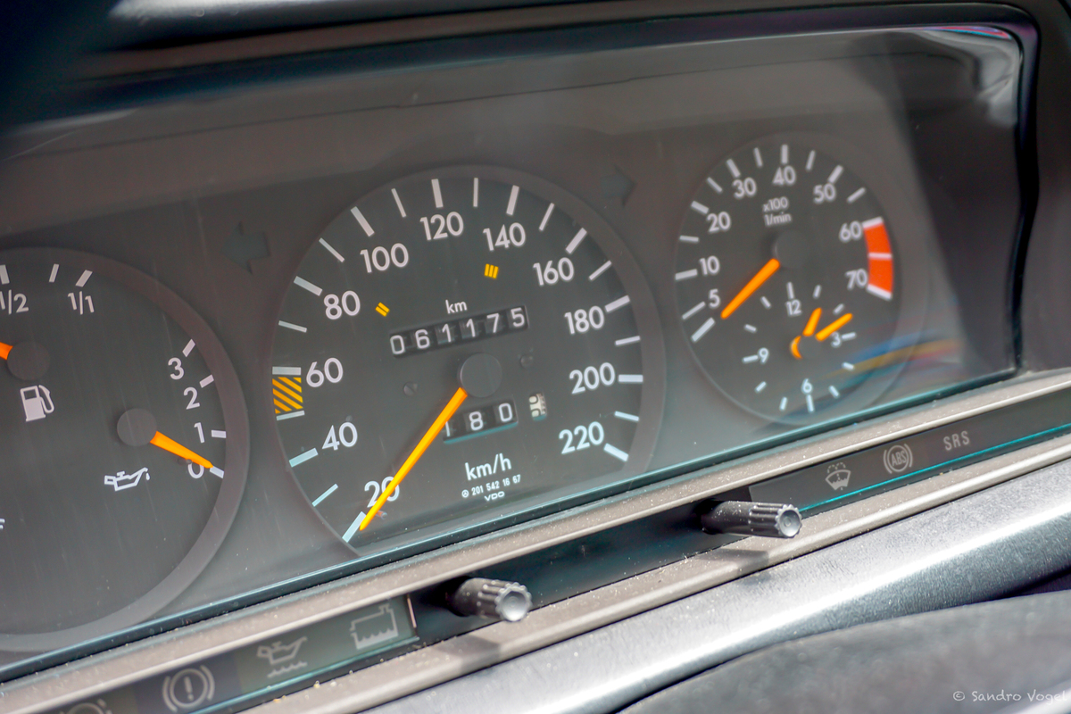 Bild 38 48 vom Fahrzeug-Verkaufsinserat Mercedes-Benz 190 E 1.8 Avantgarde rosso Nr. 208 280 1992 neuwertig - limitiertes Sondermodell Nr. 208 280 - garantierte Kilometer - aus 2. Hand - Service + MFK mit Veteraneneintrag