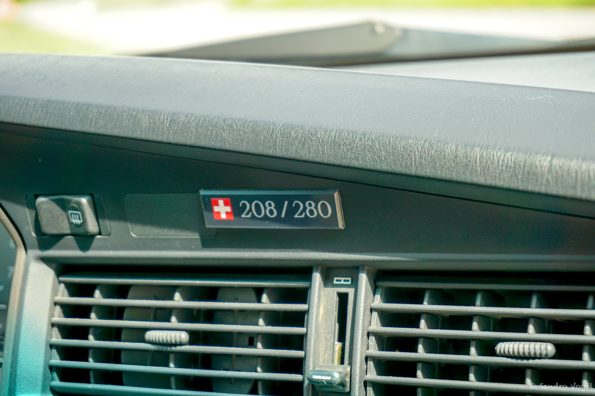 Bild 40 48 vom Fahrzeug-Verkaufsinserat Mercedes-Benz 190 E 1.8 Avantgarde rosso Nr. 208 280 1992 neuwertig - limitiertes Sondermodell Nr. 208 280 - garantierte Kilometer - aus 2. Hand - Service + MFK mit Veteraneneintrag