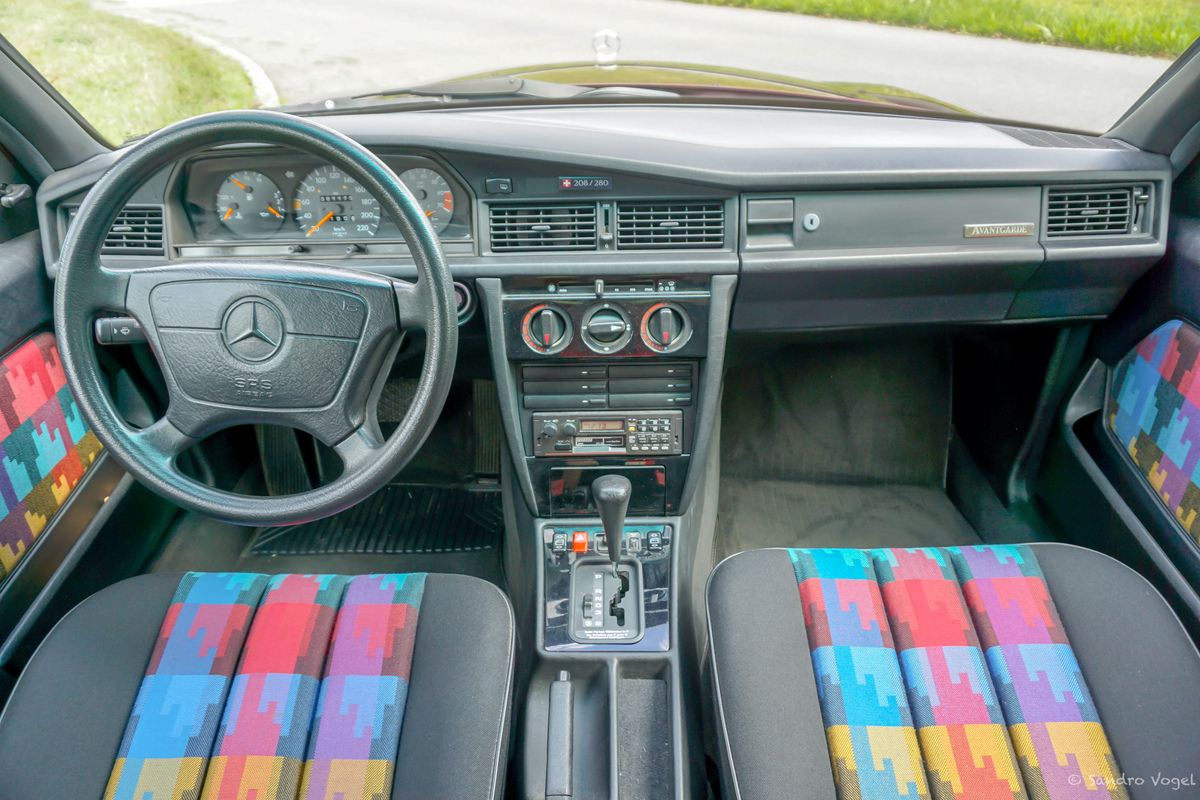 Bild 24 48 vom Fahrzeug-Verkaufsinserat Mercedes-Benz 190 E 1.8 Avantgarde rosso Nr. 208 280 1992 neuwertig - limitiertes Sondermodell Nr. 208 280 - garantierte Kilometer - aus 2. Hand - Service + MFK mit Veteraneneintrag