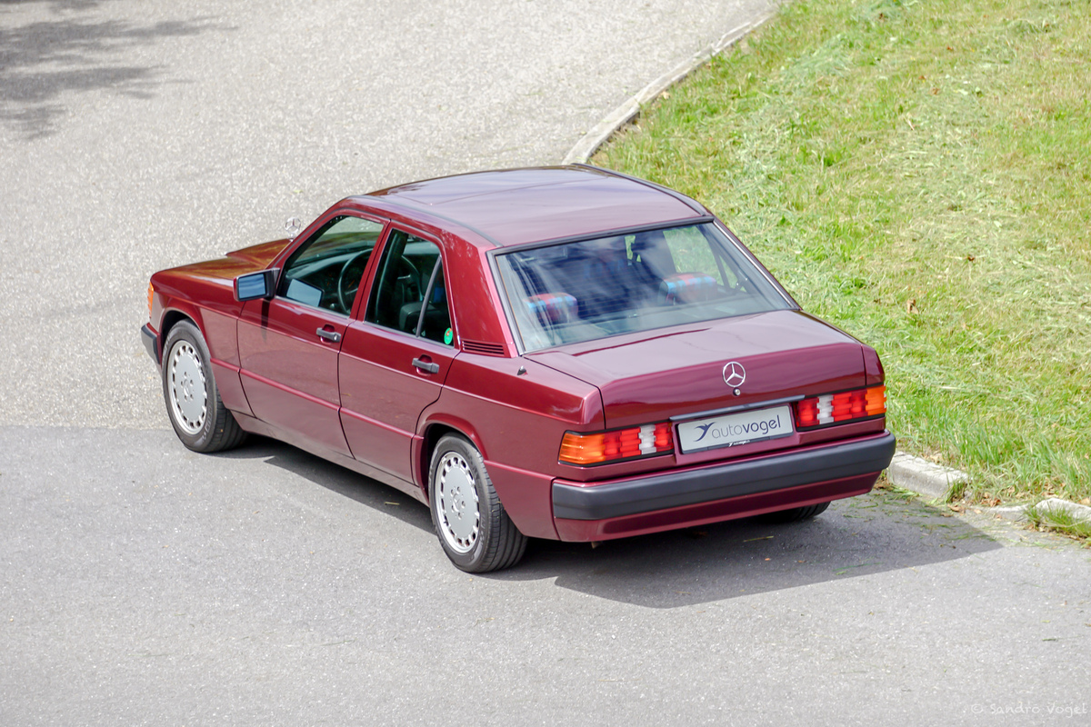 Bild 16 48 vom Fahrzeug-Verkaufsinserat Mercedes-Benz 190 E 1.8 Avantgarde rosso Nr. 208 280 1992 neuwertig - limitiertes Sondermodell Nr. 208 280 - garantierte Kilometer - aus 2. Hand - Service + MFK mit Veteraneneintrag