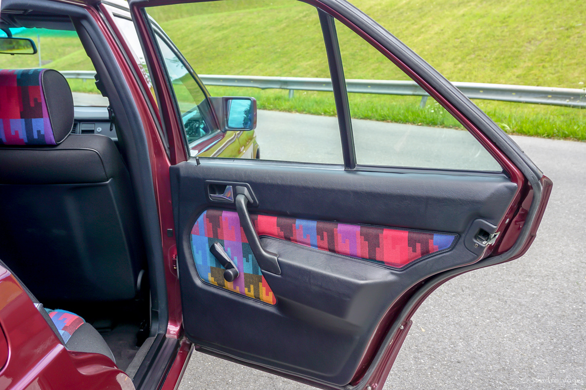 Bild 34 48 vom Fahrzeug-Verkaufsinserat Mercedes-Benz 190 E 1.8 Avantgarde rosso Nr. 208 280 1992 neuwertig - limitiertes Sondermodell Nr. 208 280 - garantierte Kilometer - aus 2. Hand - Service + MFK mit Veteraneneintrag