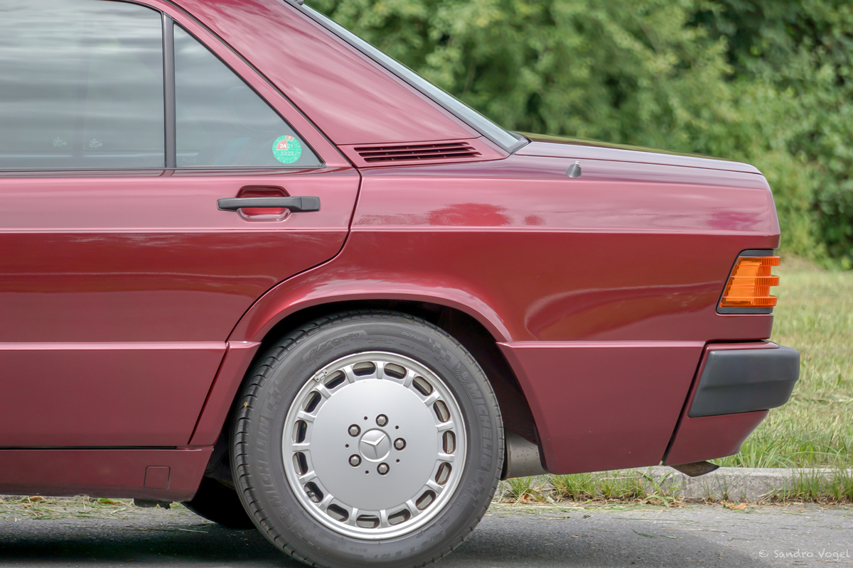 Bild 9 48 vom Fahrzeug-Verkaufsinserat Mercedes-Benz 190 E 1.8 Avantgarde rosso Nr. 208 280 1992 neuwertig - limitiertes Sondermodell Nr. 208 280 - garantierte Kilometer - aus 2. Hand - Service + MFK mit Veteraneneintrag