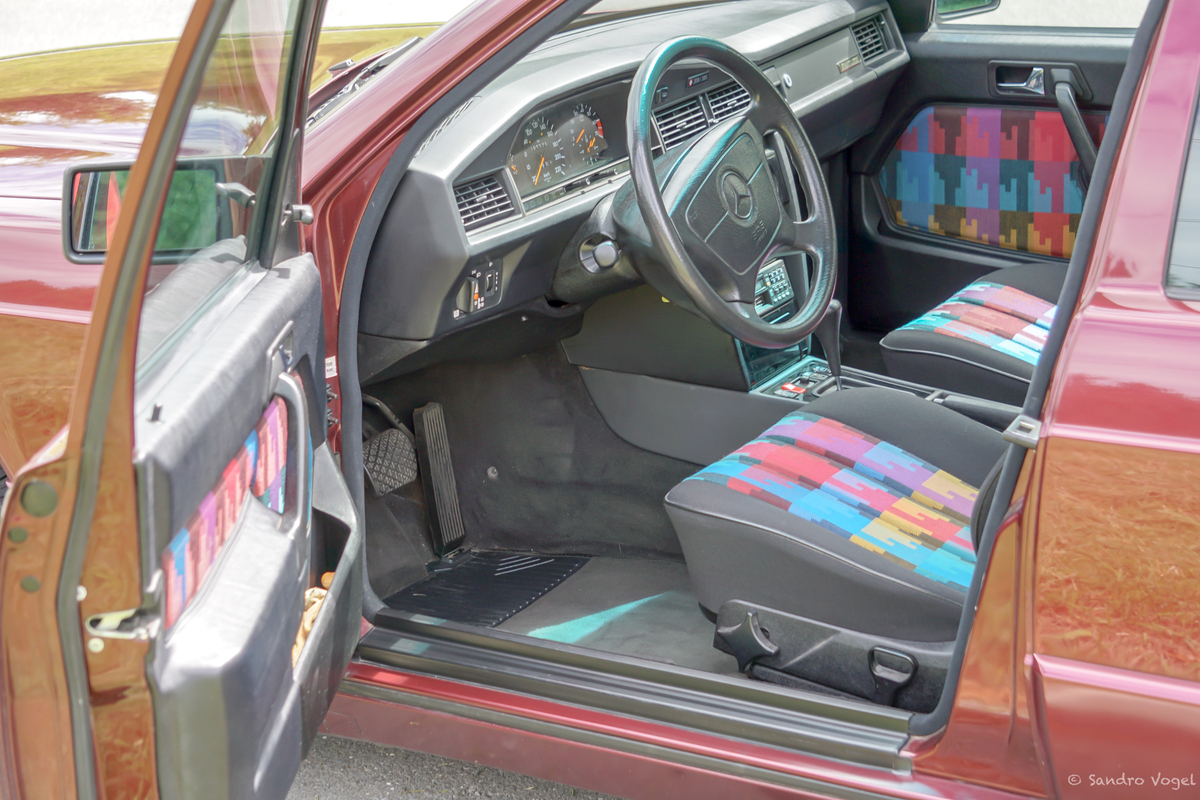 Bild 22 48 vom Fahrzeug-Verkaufsinserat Mercedes-Benz 190 E 1.8 Avantgarde rosso Nr. 208 280 1992 neuwertig - limitiertes Sondermodell Nr. 208 280 - garantierte Kilometer - aus 2. Hand - Service + MFK mit Veteraneneintrag