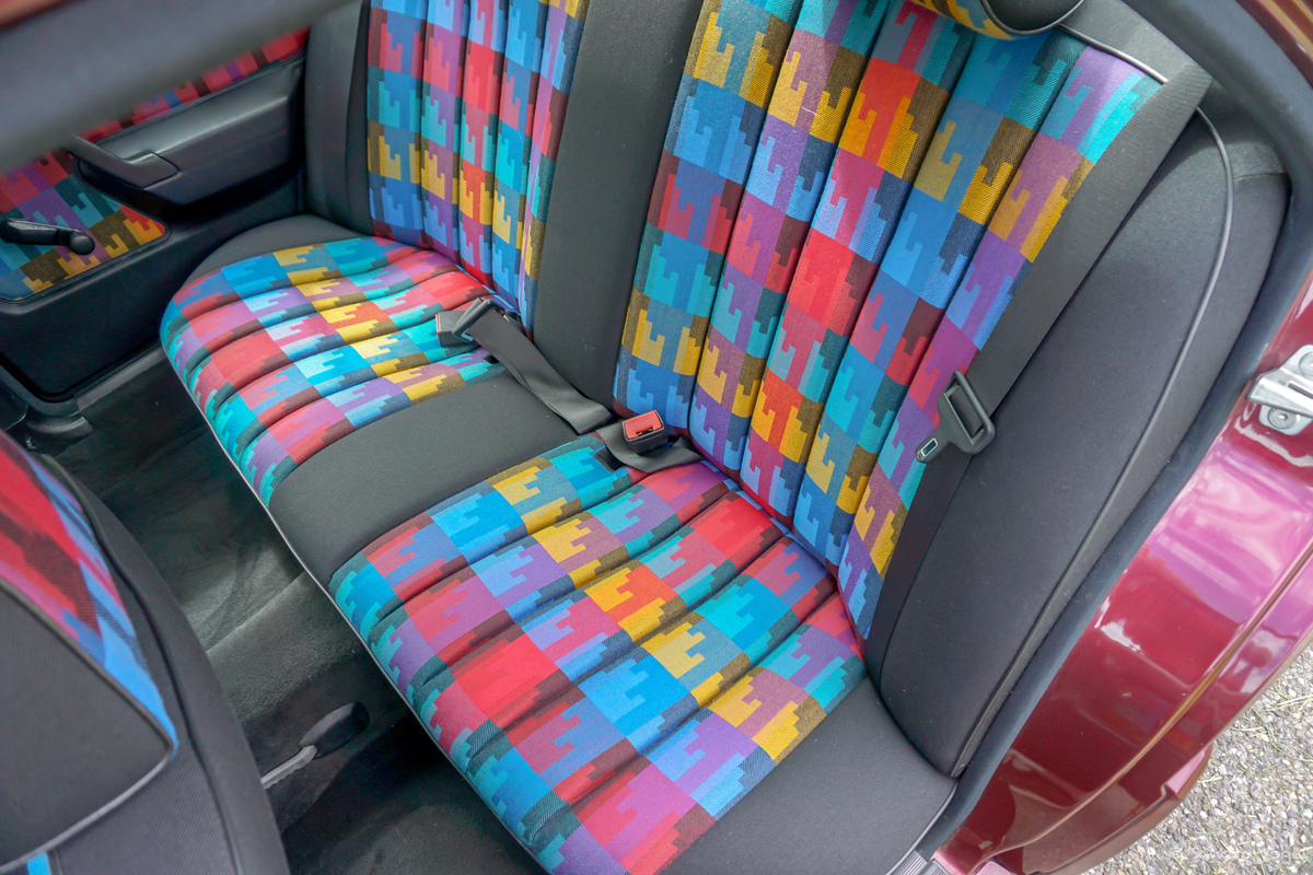 Bild 30 48 vom Fahrzeug-Verkaufsinserat Mercedes-Benz 190 E 1.8 Avantgarde rosso Nr. 208 280 1992 neuwertig - limitiertes Sondermodell Nr. 208 280 - garantierte Kilometer - aus 2. Hand - Service + MFK mit Veteraneneintrag