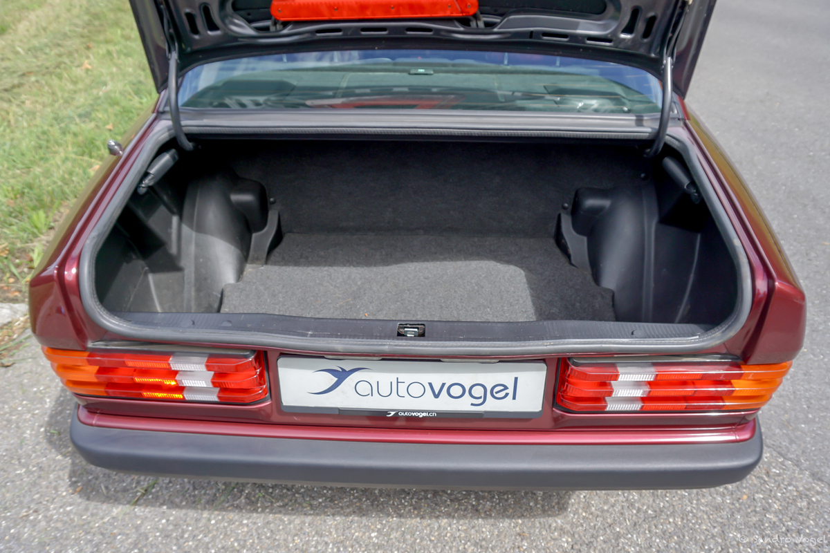 Bild 44 48 vom Fahrzeug-Verkaufsinserat Mercedes-Benz 190 E 1.8 Avantgarde rosso Nr. 208 280 1992 neuwertig - limitiertes Sondermodell Nr. 208 280 - garantierte Kilometer - aus 2. Hand - Service + MFK mit Veteraneneintrag