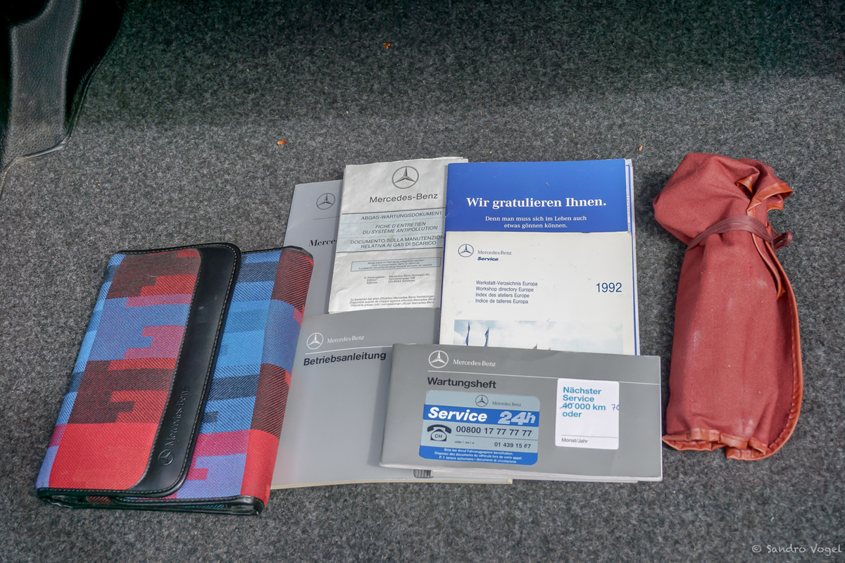 Bild 47 48 vom Fahrzeug-Verkaufsinserat Mercedes-Benz 190 E 1.8 Avantgarde rosso Nr. 208 280 1992 neuwertig - limitiertes Sondermodell Nr. 208 280 - garantierte Kilometer - aus 2. Hand - Service + MFK mit Veteraneneintrag