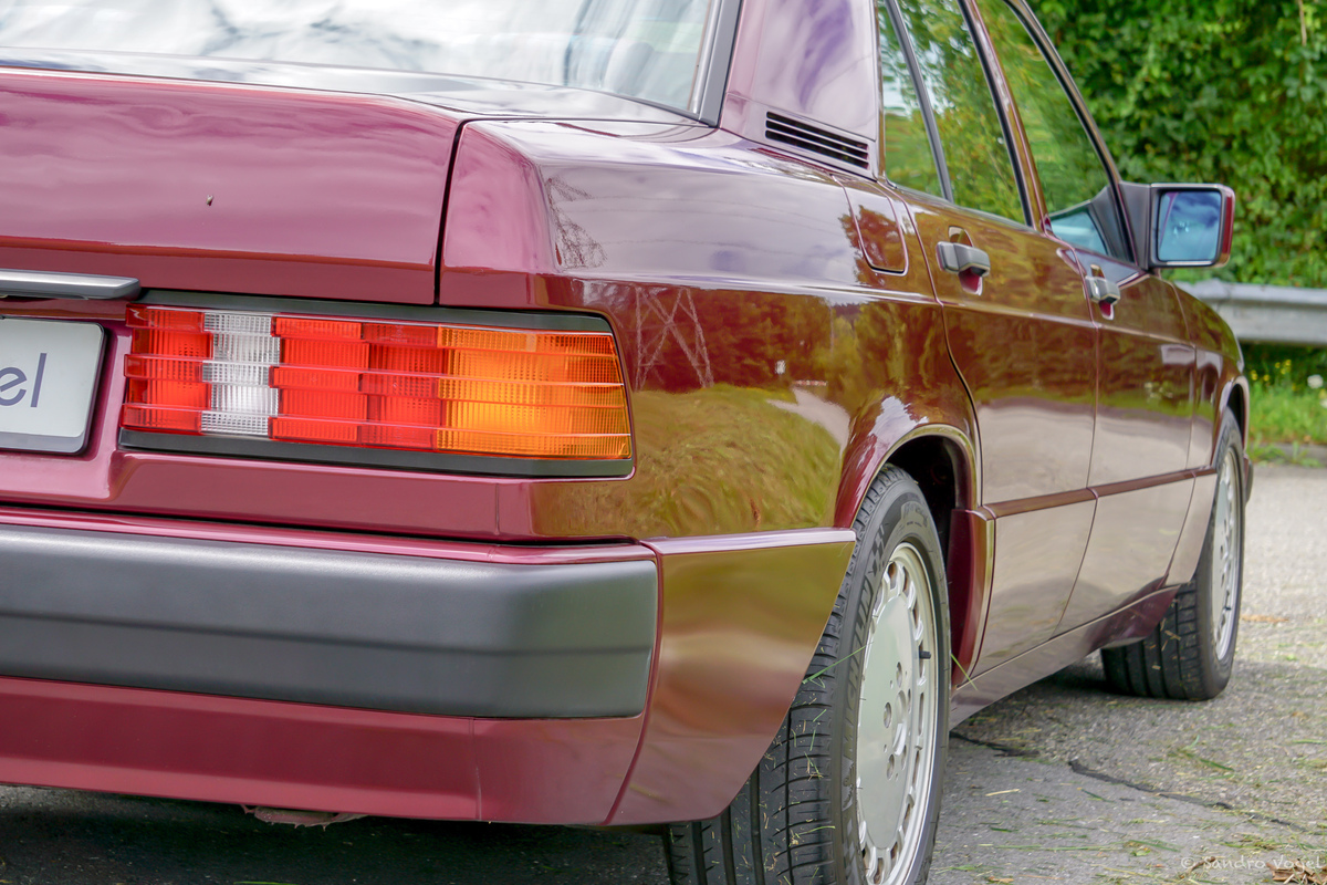 Bild 18 48 vom Fahrzeug-Verkaufsinserat Mercedes-Benz 190 E 1.8 Avantgarde rosso Nr. 208 280 1992 neuwertig - limitiertes Sondermodell Nr. 208 280 - garantierte Kilometer - aus 2. Hand - Service + MFK mit Veteraneneintrag