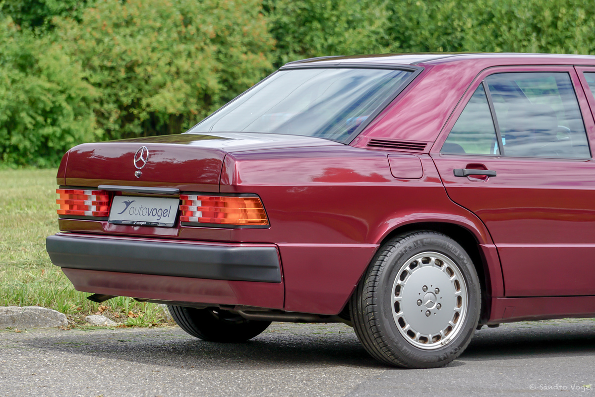 Bild 5 48 vom Fahrzeug-Verkaufsinserat Mercedes-Benz 190 E 1.8 Avantgarde rosso Nr. 208 280 1992 neuwertig - limitiertes Sondermodell Nr. 208 280 - garantierte Kilometer - aus 2. Hand - Service + MFK mit Veteraneneintrag