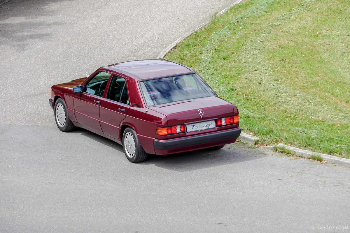 Bild 14 48 vom Fahrzeug-Verkaufsinserat Mercedes-Benz 190 E 1.8 Avantgarde rosso Nr. 208 280 1992 neuwertig - limitiertes Sondermodell Nr. 208 280 - garantierte Kilometer - aus 2. Hand - Service + MFK mit Veteraneneintrag