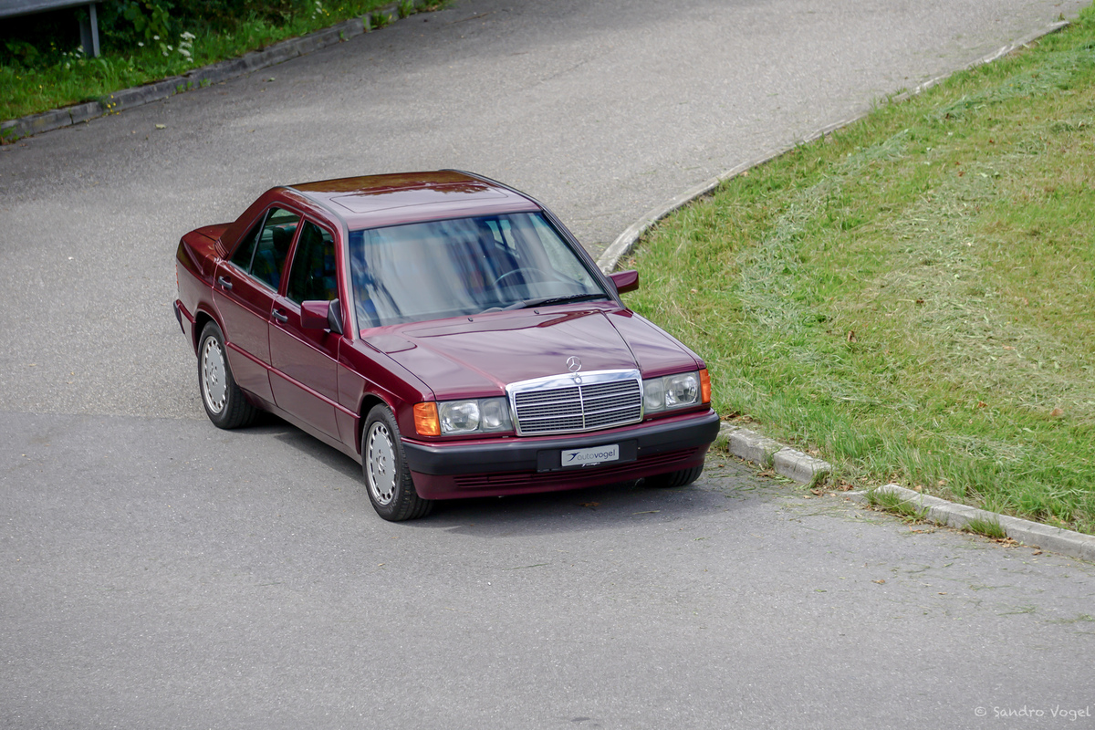Bild 13 48 vom Fahrzeug-Verkaufsinserat Mercedes-Benz 190 E 1.8 Avantgarde rosso Nr. 208 280 1992 neuwertig - limitiertes Sondermodell Nr. 208 280 - garantierte Kilometer - aus 2. Hand - Service + MFK mit Veteraneneintrag