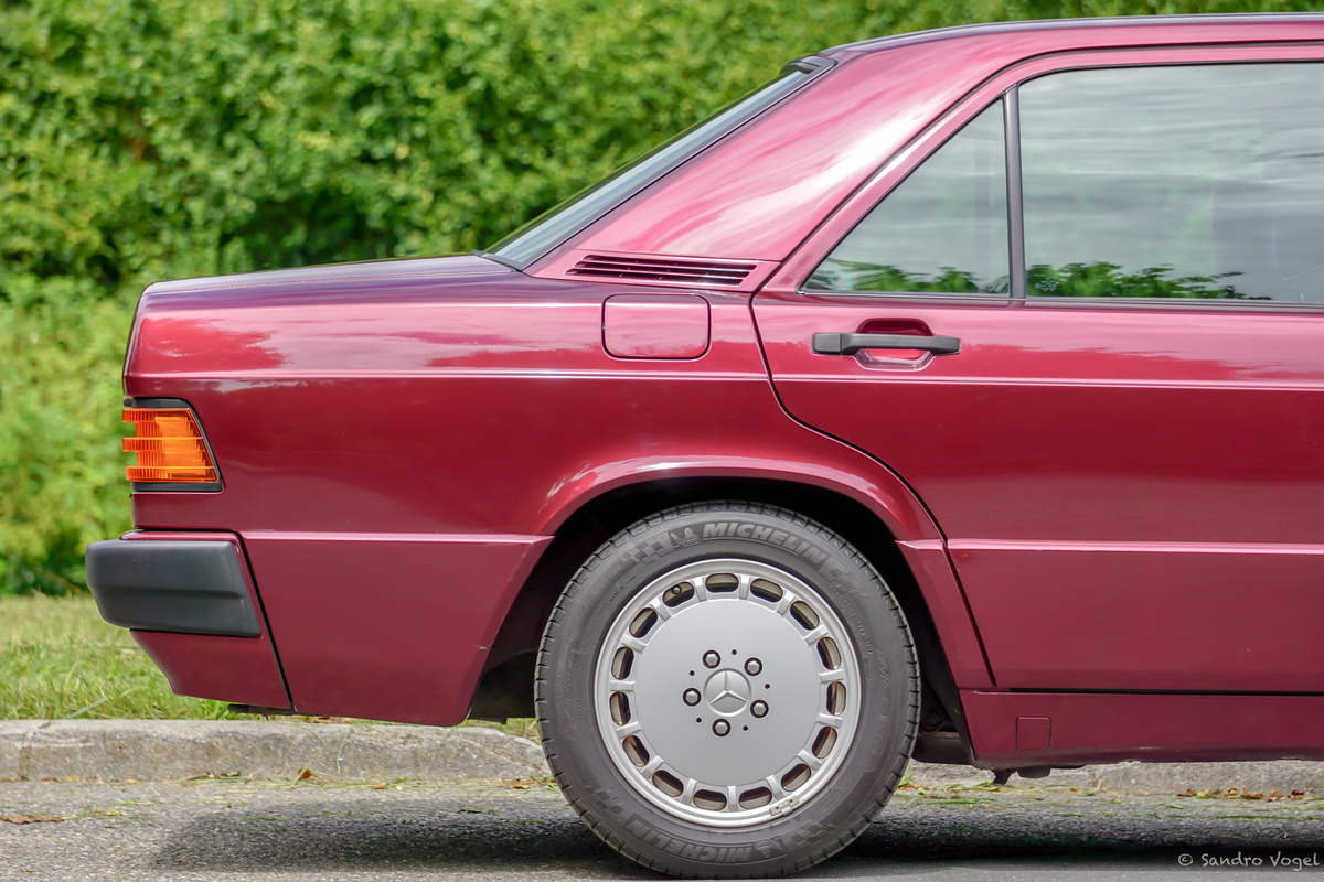 Bild 11 48 vom Fahrzeug-Verkaufsinserat Mercedes-Benz 190 E 1.8 Avantgarde rosso Nr. 208 280 1992 neuwertig - limitiertes Sondermodell Nr. 208 280 - garantierte Kilometer - aus 2. Hand - Service + MFK mit Veteraneneintrag