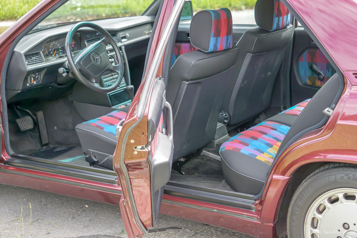 Bild 23 48 vom Fahrzeug-Verkaufsinserat Mercedes-Benz 190 E 1.8 Avantgarde rosso Nr. 208 280 1992 neuwertig - limitiertes Sondermodell Nr. 208 280 - garantierte Kilometer - aus 2. Hand - Service + MFK mit Veteraneneintrag