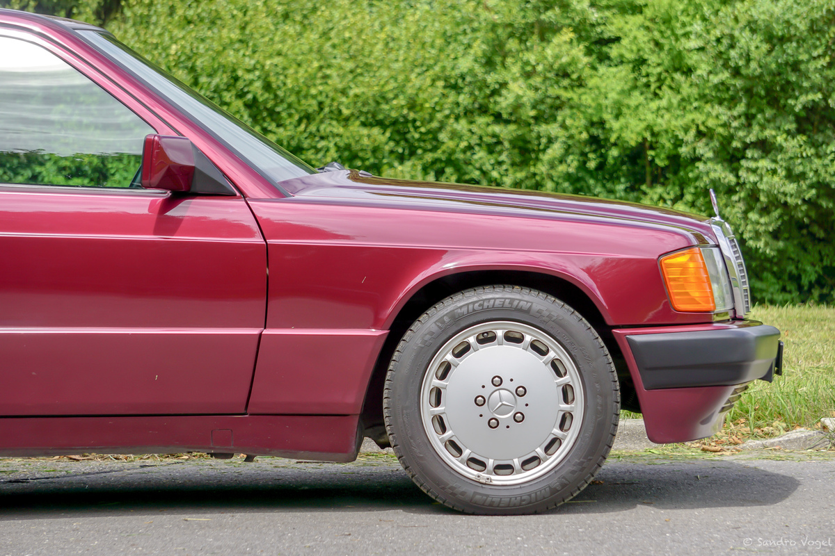 Bild 12 48 vom Fahrzeug-Verkaufsinserat Mercedes-Benz 190 E 1.8 Avantgarde rosso Nr. 208 280 1992 neuwertig - limitiertes Sondermodell Nr. 208 280 - garantierte Kilometer - aus 2. Hand - Service + MFK mit Veteraneneintrag