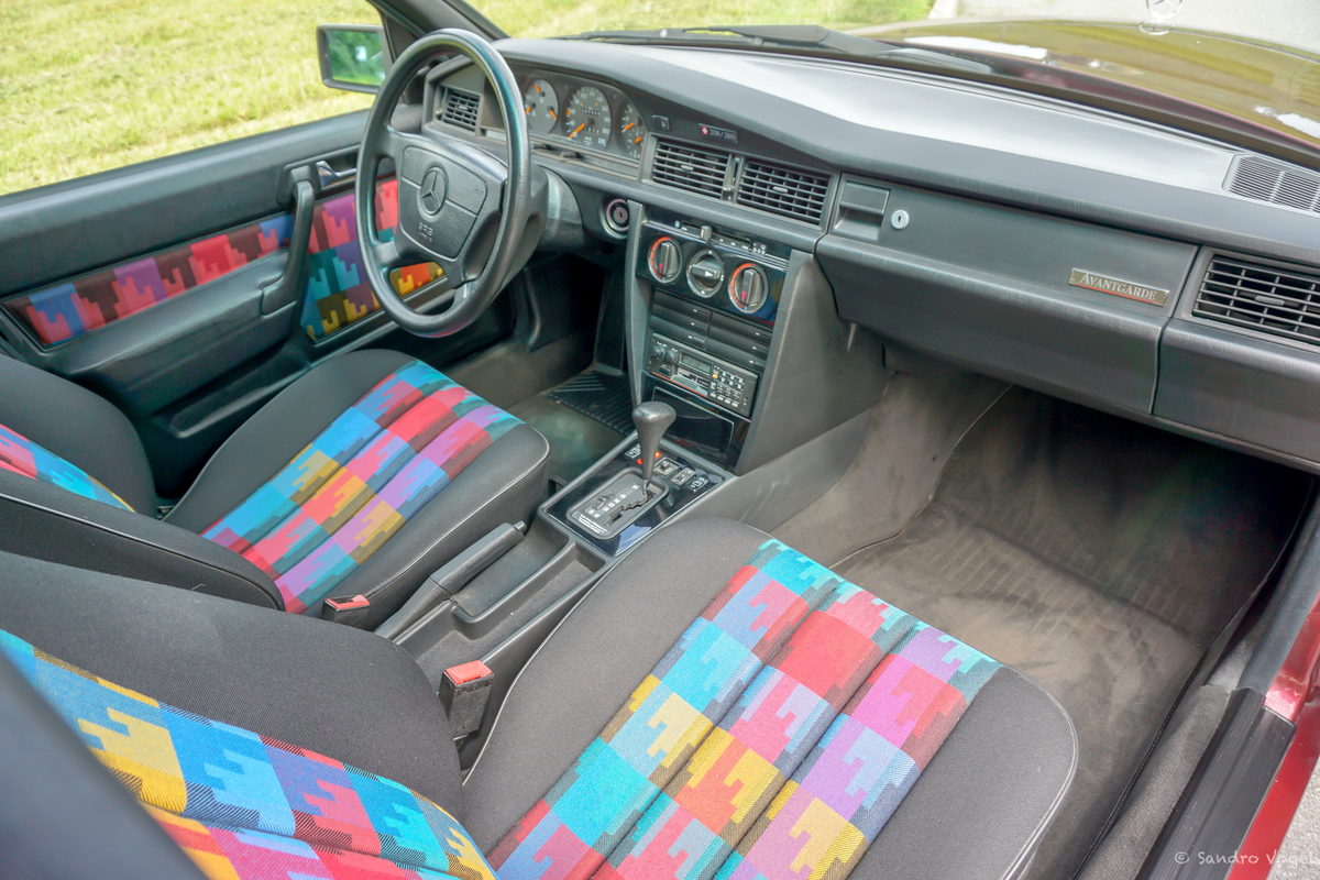 Bild 26 48 vom Fahrzeug-Verkaufsinserat Mercedes-Benz 190 E 1.8 Avantgarde rosso Nr. 208 280 1992 neuwertig - limitiertes Sondermodell Nr. 208 280 - garantierte Kilometer - aus 2. Hand - Service + MFK mit Veteraneneintrag