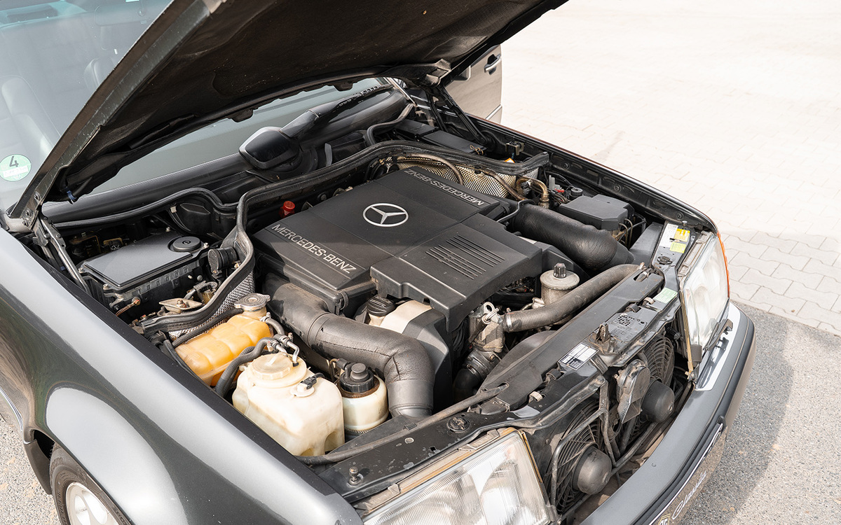 Bild 47 48 vom Fahrzeug-Verkaufsinserat Mercedes Benz 500 E W124 1992 500 E - Originalzsutand Mercedes Scheckheft