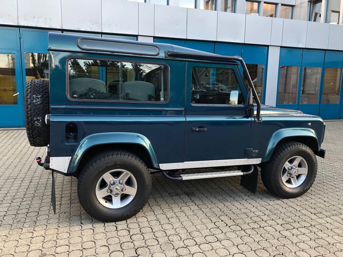 Land Rover Defender 90 50th Anniversary Edition 4.0 V8 No.133 of 1071 (1998) Oldtimer kaufen