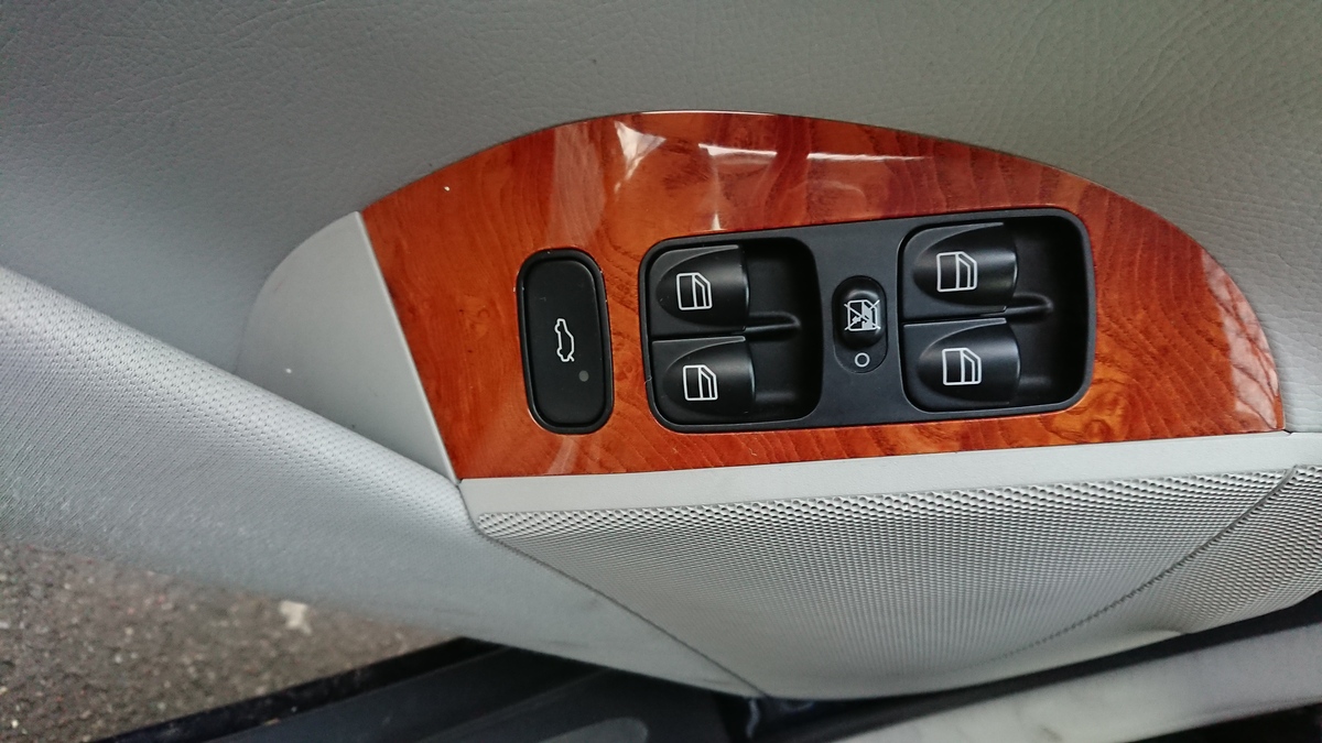 Bild 3 12 vom Fahrzeug-Verkaufsinserat Mercedes-Benz CLK 320 W-209 Elegance Ausstattung 2003 Absolute Raritaet - perfekter Zustand - ausser im Preis wie neu