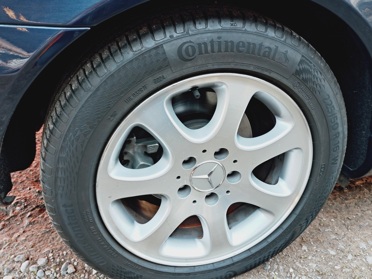 Bild 12 12 vom Fahrzeug-Verkaufsinserat Mercedes-Benz CLK 320 W-209 Elegance Ausstattung 2003 Absolute Raritaet - perfekter Zustand - ausser im Preis wie neu