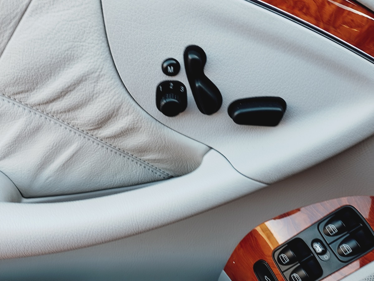 Bild 5 12 vom Fahrzeug-Verkaufsinserat Mercedes-Benz CLK 320 W-209 Elegance Ausstattung 2003 Absolute Raritaet - perfekter Zustand - ausser im Preis wie neu