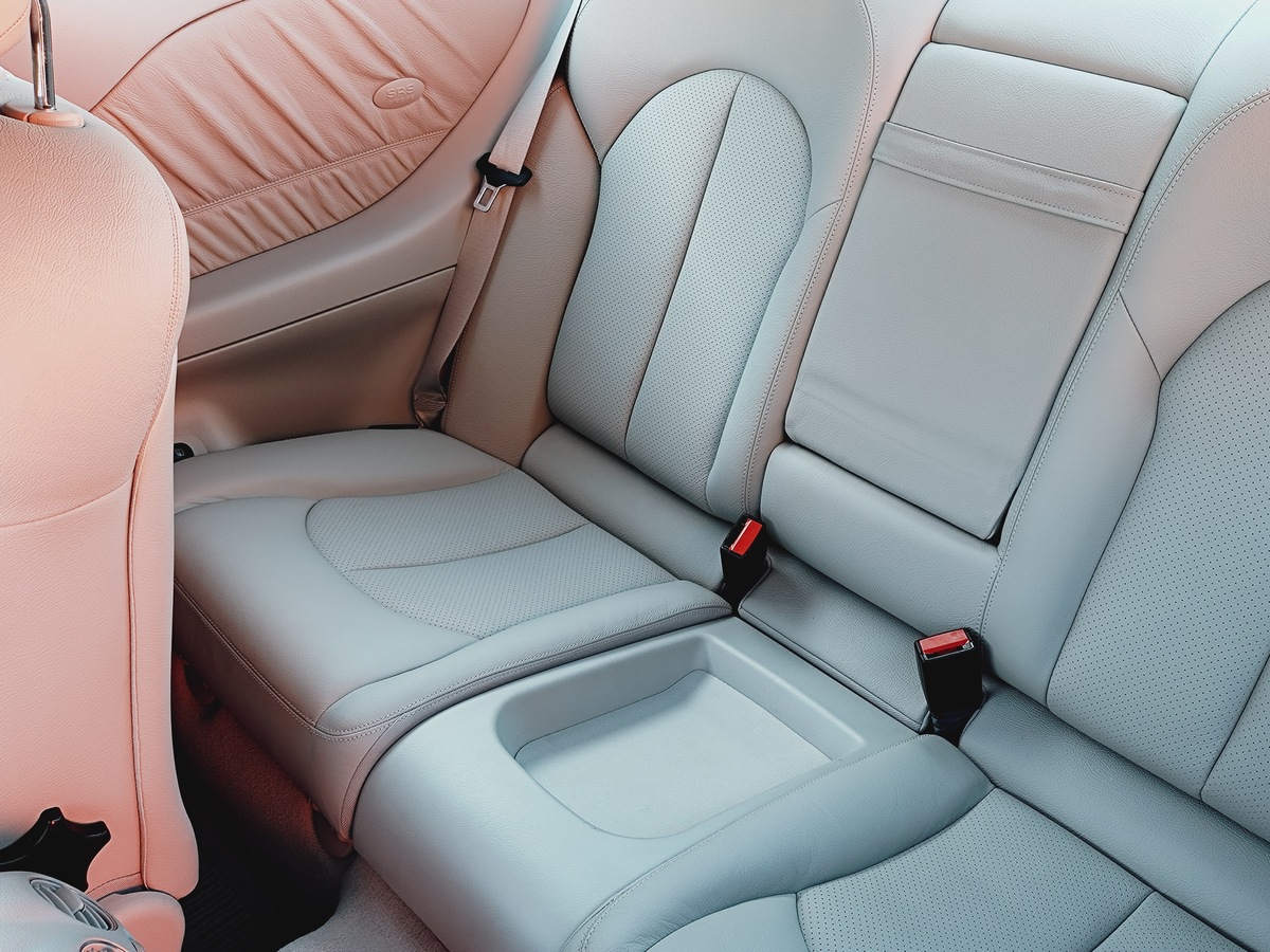 Bild 7 12 vom Fahrzeug-Verkaufsinserat Mercedes-Benz CLK 320 W-209 Elegance Ausstattung 2003 Absolute Raritaet - perfekter Zustand - ausser im Preis wie neu