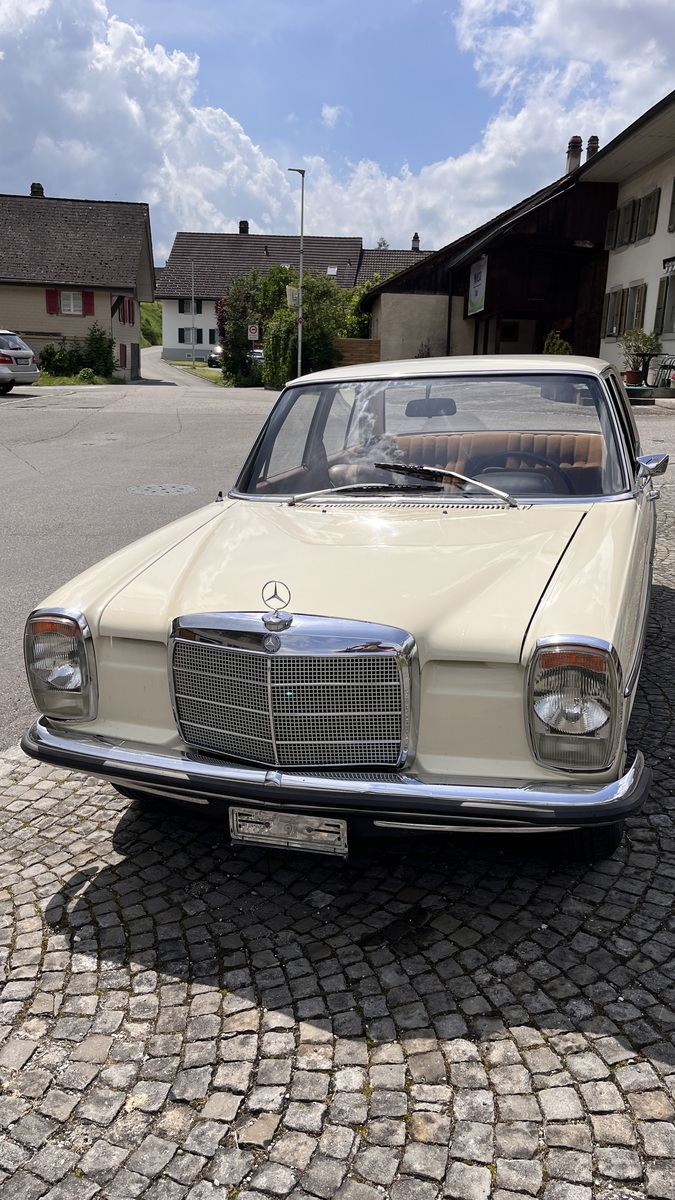 Bild 3 10 vom Fahrzeug-Verkaufsinserat Mercedes Benz 200 W115 8 1971 ....seit 1971 im Familienbesitz, selten auf dem Markt Veteranenfahrzeug