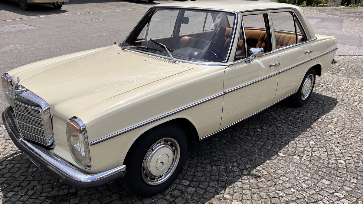 Bild 1 10 vom Fahrzeug-Verkaufsinserat Mercedes Benz 200 W115 8 1971 ....seit 1971 im Familienbesitz, selten auf dem Markt Veteranenfahrzeug