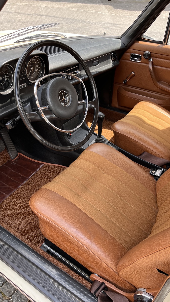 Bild 7 10 vom Fahrzeug-Verkaufsinserat Mercedes Benz 200 W115 8 1971 ....seit 1971 im Familienbesitz, selten auf dem Markt Veteranenfahrzeug