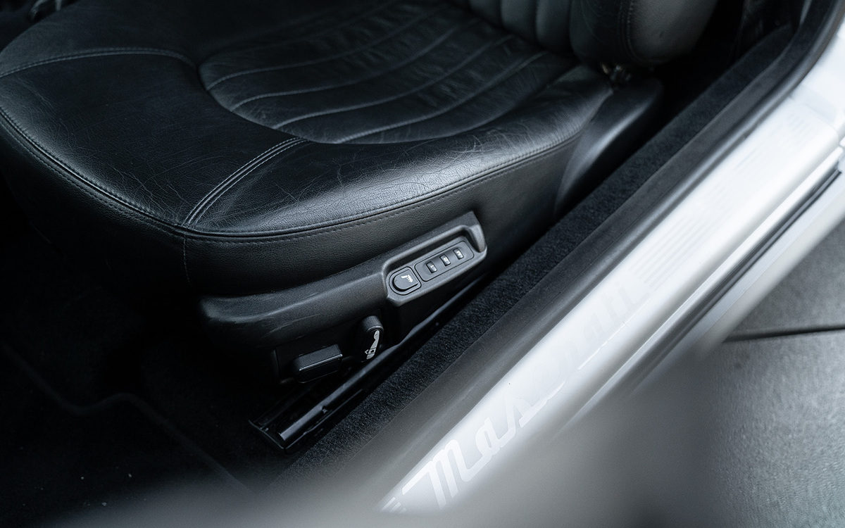 Bild 32 48 vom Fahrzeug-Verkaufsinserat Maserati 4200 GT 2004 4200 GT - Schalter 66tkm Scheckheft 2.Hand