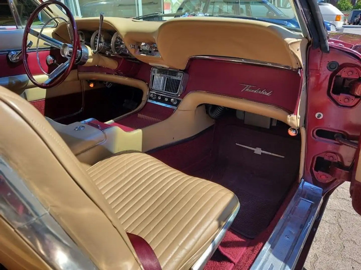 Bild 21 25 vom Fahrzeug-Verkaufsinserat Ford Thunderbird 1962 Ford Thunderbird Venezia