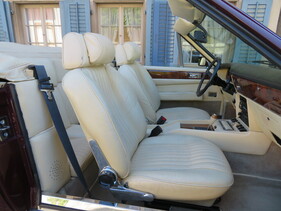 Bild 10 von Inserat Aston Martin V8 Volante 1980