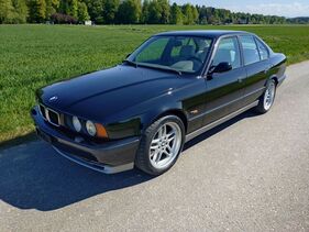 BMW M5 E34, 3.8 l Nürburgringpaket (1995) BMW M5 E34, 3.8 l Nürburgringpaket (1995)